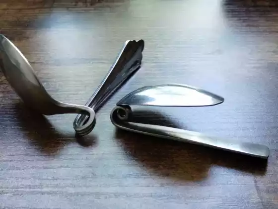 Spoonbending - Isang workshop sa baluktot na katotohanan