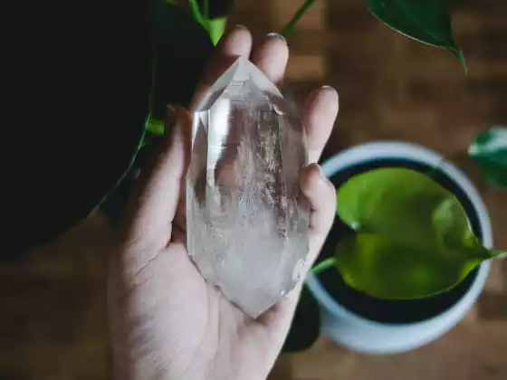 水晶疗愈技巧：基础与冥想