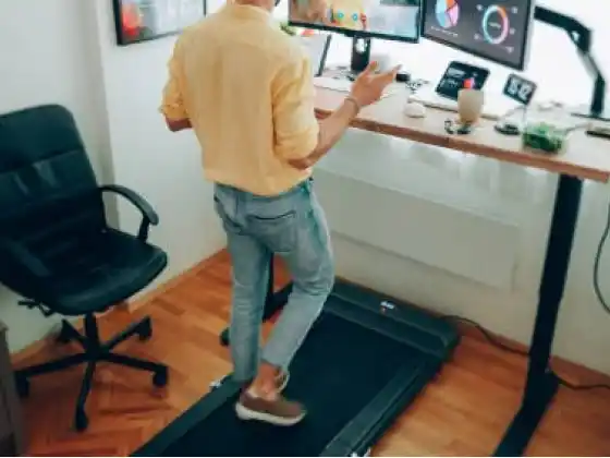 步行工作站（跑步机办公桌）——购买和使用时应考虑的事项