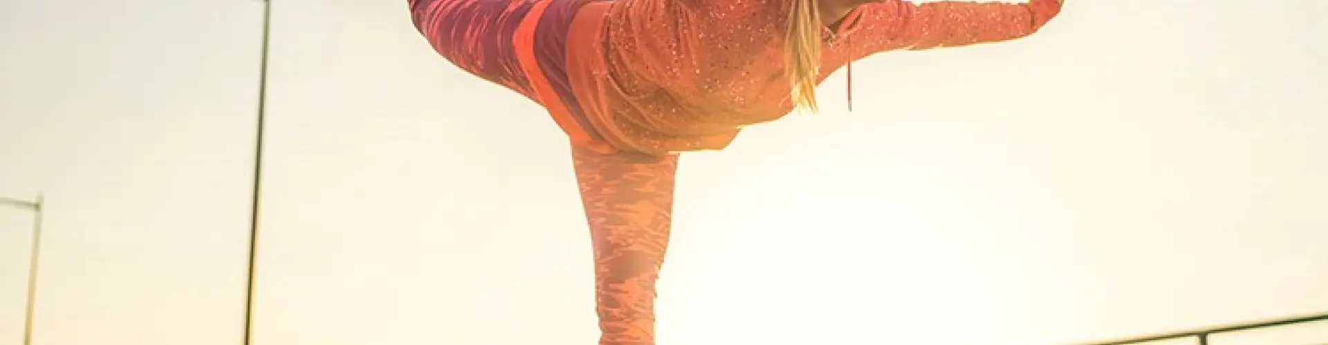 Dòng chảy Vinyasa - Online Class by Jess Anderson