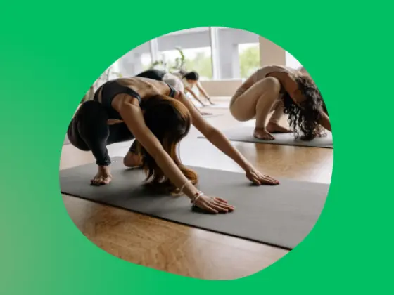 Vinyasa yang Diberdayakan: Aliran Yoga Menengah