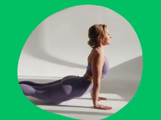 Vinyasa Empoderado: Flujo de Yoga Intermedio